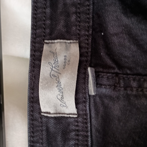 Universal Thread Women’s Frayed Ankle Jeans in Black & Light Pink - Picture 7 of 8